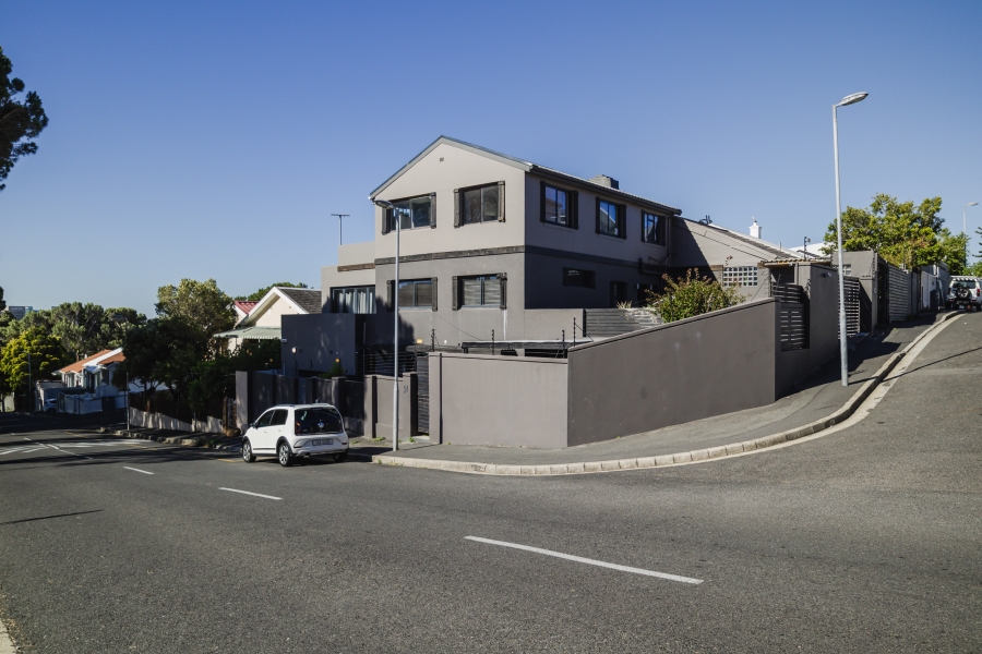 6 Bedroom Property for Sale in Vredehoek Western Cape